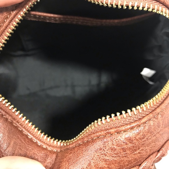 Round tasseled crossbody Purse - Picture 4 of 5